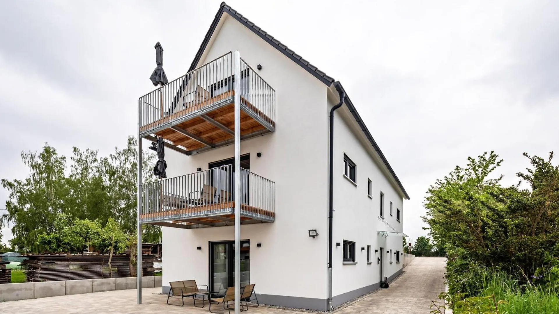 Studio 3 Parkside Apartments Guenzburg Germany
